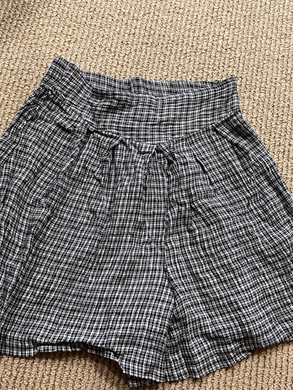 Vintage Byer Studio California High-Rise Plaid girls Shorts in Black & White med